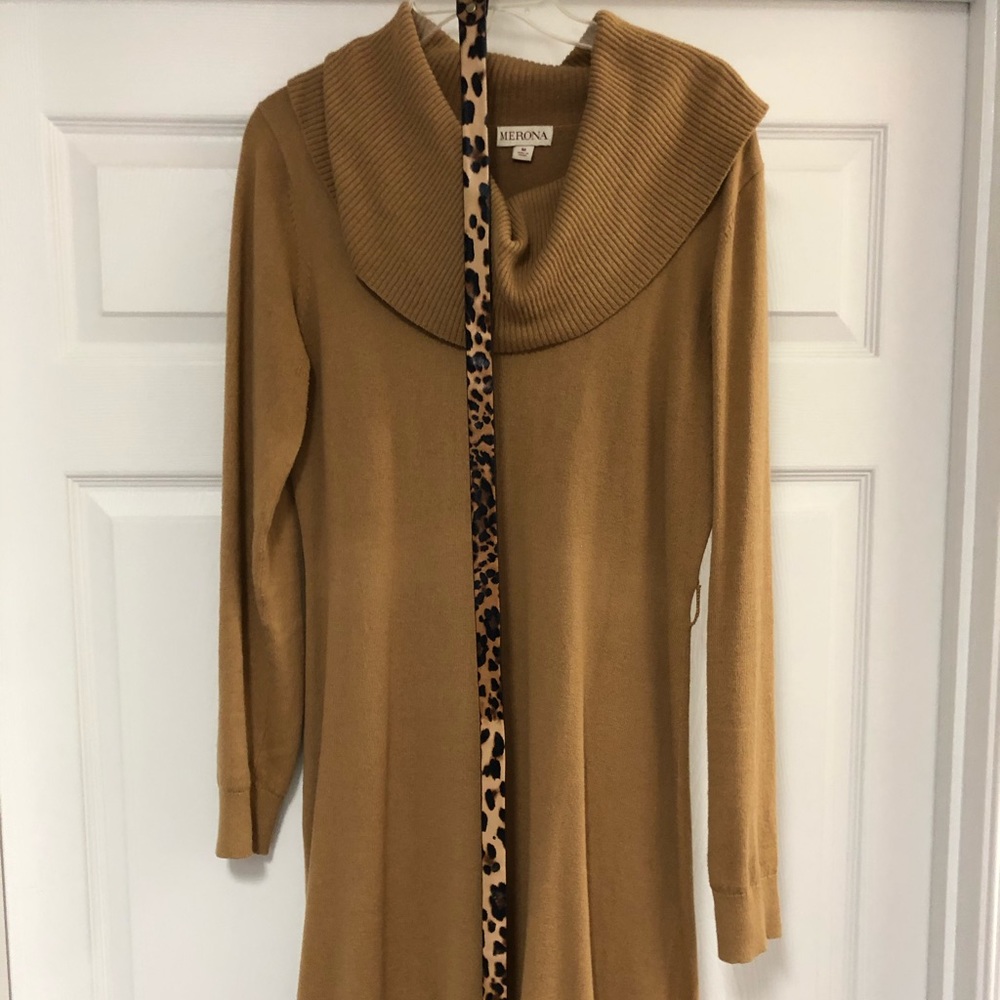 Sweater dress with leopard belt